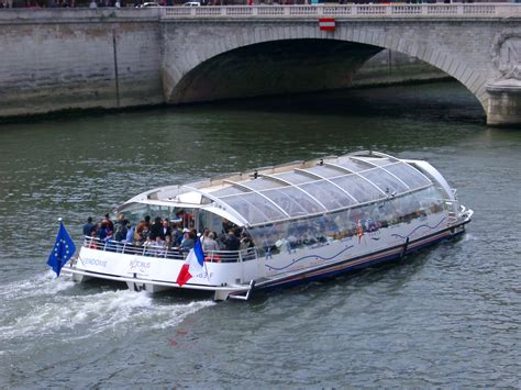 Free Stock photo of Tour Boat on River Seine | Photoeverywhere