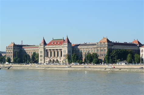 Budapest University of Technology and Economics - funiQ