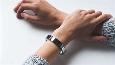 WiseWear Smart Bracelet Designed To Keep Women Safe