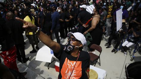 Hundreds March On Georgia Capitol As Legislature Reconvenes : Updates ...