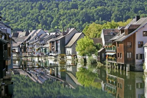 Les 14 plus beaux villages de Bourgogne Franche-Comté