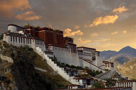 Three Must-See Sites When Traveling to Tibet