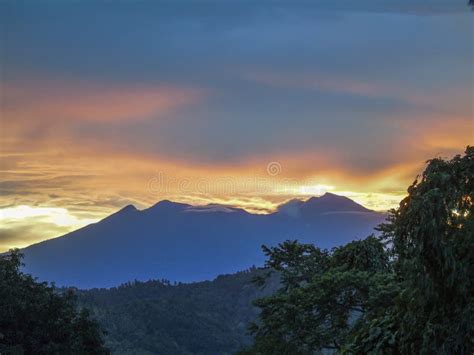 Mount Apo Summit at Dawn, Davao,Philippines Stock Photo - Image of indagan, buhangin: 107064602