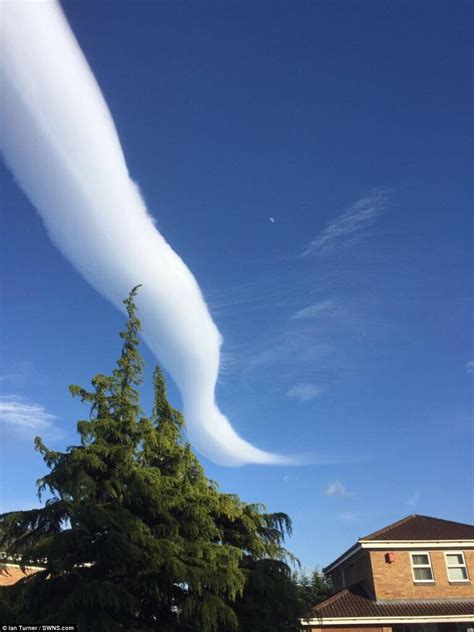 'Roll cloud' is spotted in the skies above Cumbria | Daily Mail Online