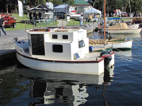 Another Bolger boat - the "Micro Trawler" | Boat plans, Free boat plans ...