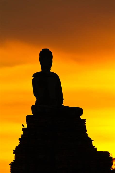 Sunset old Temple wat Chaiwatthanaram of Ayuthaya Province Photograph by Nathaporn Tunthong ...