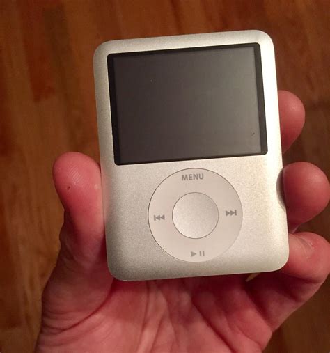 3rd generation 4gb iPod Nano - $19.99 : r/ThriftStoreHauls