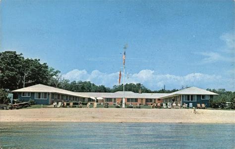 Silver Sands Motel Greenport, NY Postcard