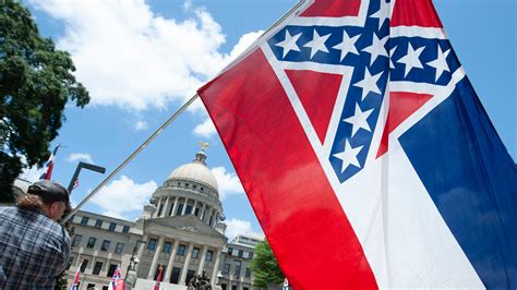 Mississippi state flag: Lawmakers vote to remove Confederate emblem