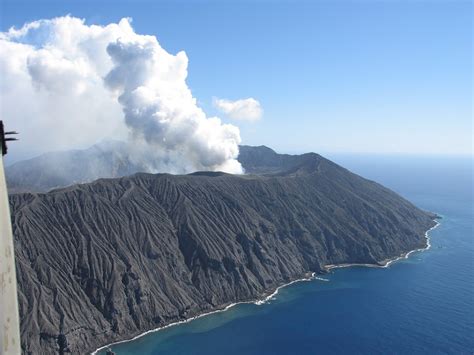 Only 1 Woman and 31 Men Lived In A Deserted Japanese Island, Here's what happened - Koreaboo