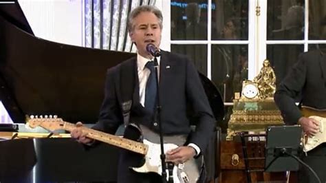 Antony Blinken plays guitar at launch event of Global Music Diplomacy ...