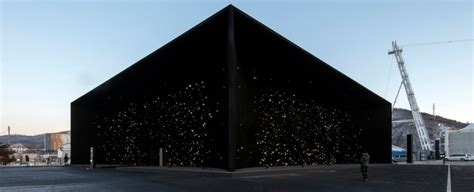 This Vantablack Pavilion Is The Blackest Building on Earth | SOMEONE ...