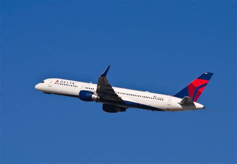 File:Delta Air Lines - N695DL (8352836740).jpg - Wikimedia Commons