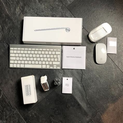 Apple Mac Accessories - Magic Mouse - Wireless Keyboard - Battery Charger (incl. 6 Apple ...