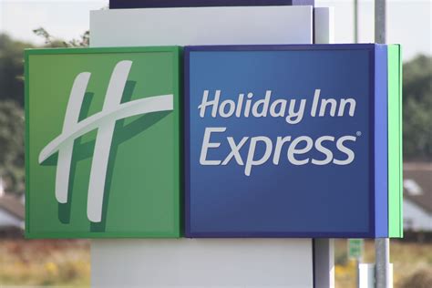 File:Holiday Inn Express Antrim (2), August 2009.JPG - Wikimedia Commons