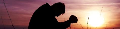 man praying sunset | New Testament Christians.Com