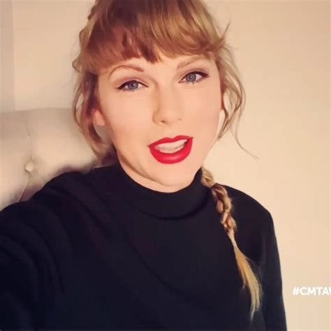 Taylor Swift Switched Up Her Hair & Fans Think It's an Easter Egg - E! Online - UK