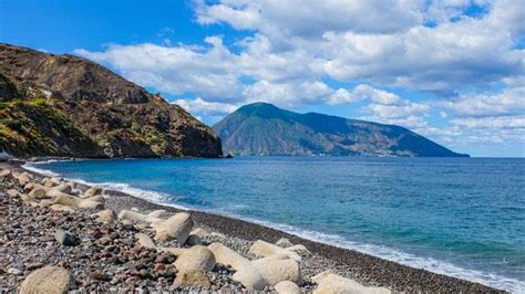 Le 15 spiagge più belle delle Isole Eolie | Costa Crociere