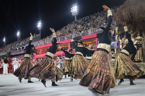 'Orgulho ancestral': Estácio de Sá ganha Estandarte de Ouro como melhor escola e melhor samba-enredo