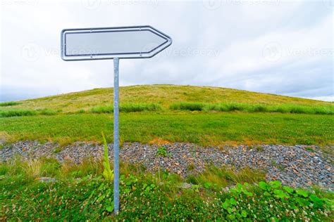 blank road sign arrow 1364683 Stock Photo at Vecteezy