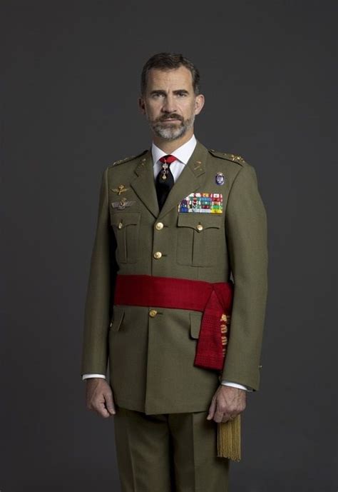 New official photographs of the King of Spain | Spanish king, Men in ...