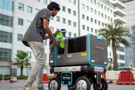 This Autonomous Robot Might Soon Make Food Deliveries in Airports - IEEE Spectrum