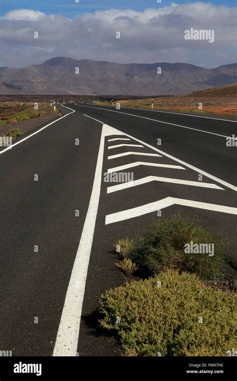 Road markings spain hi-res stock photography and images - Alamy