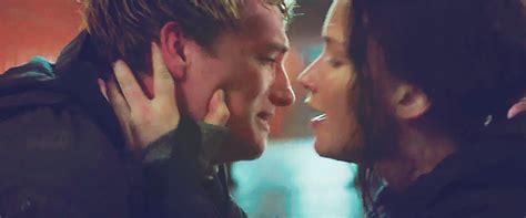 Hunger Games Catching Fire Katniss And Peeta Kiss