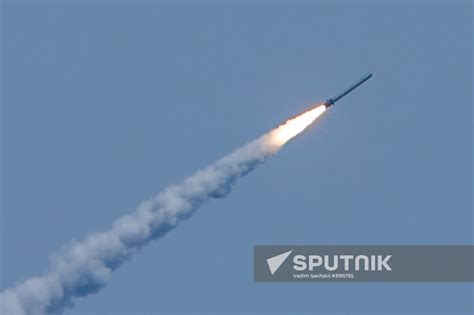 Launching Kalibr cruise missiles at terrorist targets in Syria ...