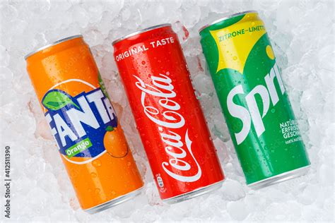 Fotka „Coca Cola Coca-Cola Fanta Sprite products lemonade soft drink in can ice cubes“ ze služby ...