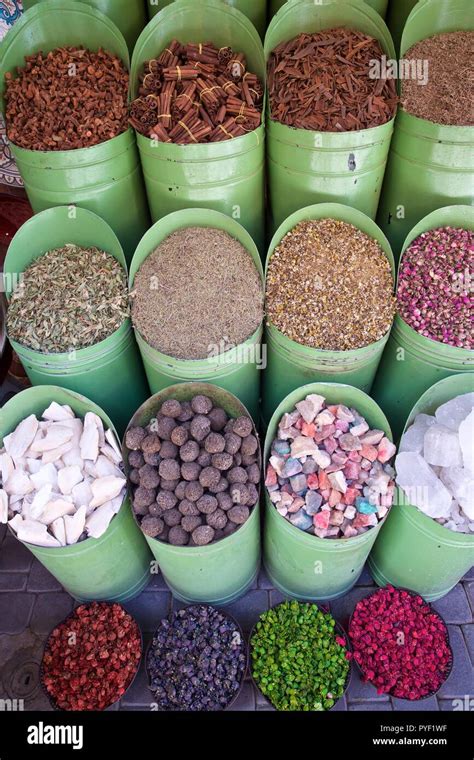 Market marrakech colours spices hi-res stock photography and images - Alamy