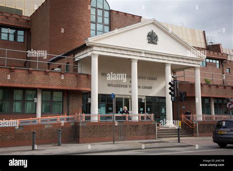 Willesden Magistrates Court and Willesden Youth Court exterior, North West London Stock Photo ...