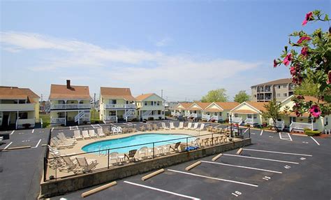 Hampton Beach Hotel with Heated Swimming Pool