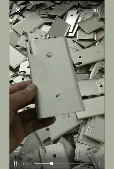 Xiaomi Mi 6X lộ ảnh mặt lưng bằng kim loại, camera kép dọc