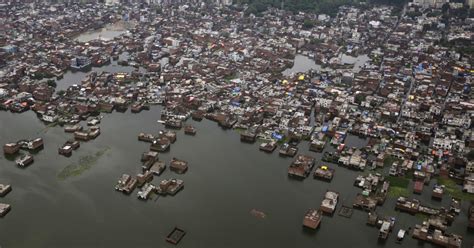 More Than 300 Dead in India as Floods Force Villagers Into Relief Camps