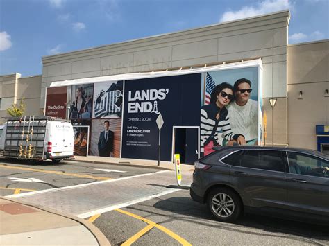 What new stores are opening at North Jersey malls this fall?