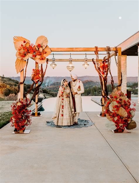 Luxurious Black Oak Mountain Vineyards Styled Wedding Shoot | Junebug Weddings