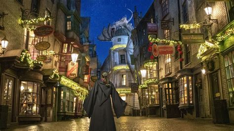 Christmas Returns To Universal Orlando Resort's Wizarding World Of Harry Potter