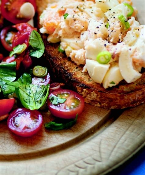 RECIPE: Crab Toasts With Tomato Salad - Great Lakes Scuttlebutt