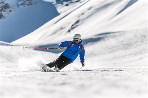 Man Skiing down a snowy mountain image - Free stock photo - Public Domain photo - CC0 Images