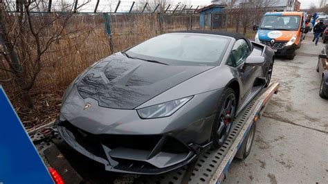 Romanian police seize luxury cars from Andrew Tate's property - BBC News