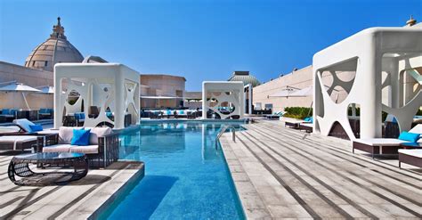 7 Rooftop Pools in Dubai With Killer Views | insydo