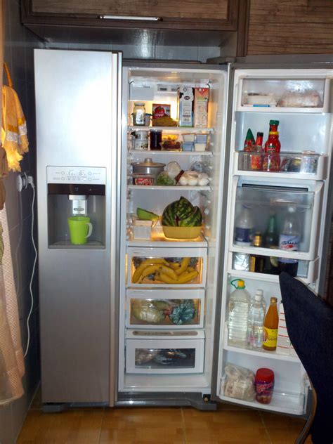 File:LG refrigerator interior.jpg - Wikimedia Commons