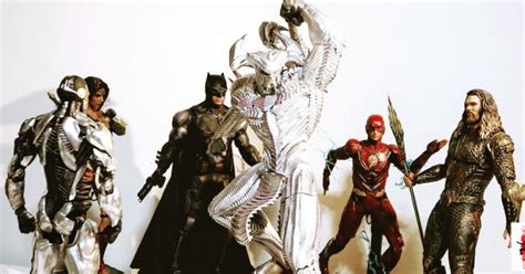 Zack Snyder's Justice League Steppenwolf vs Justice League : hottoys