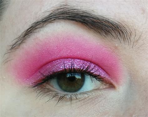 on wednesdays we wear pink eyeshadow : r/MakeupLounge