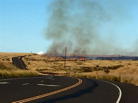 Firefighters battle 200-acre brush fire near HCC-Palamanui - Hawaii ...