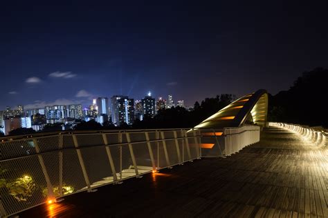 Go up above the sea level - Henderson Waves Bridge in Singapore