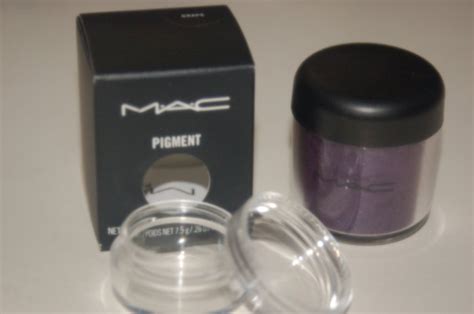 MAC Pigment Samples in *Deep Purple* pro