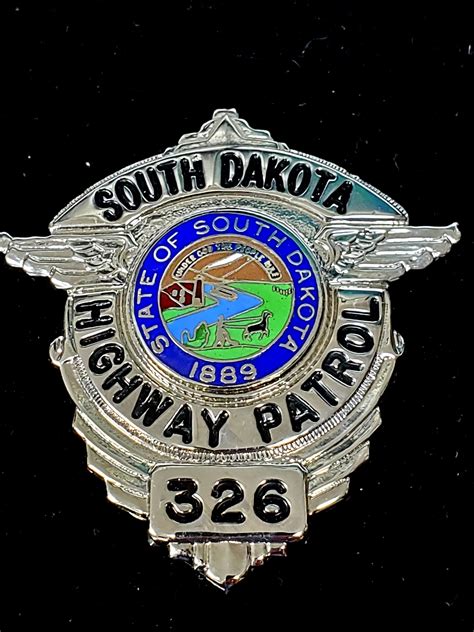 South Dakota Highway Patrol Trooper # 326 - COLLECTORS-BADGES.COM