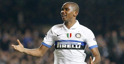 Samuel Eto'o celebrates scoring for Inter Milan against Chelsea ...